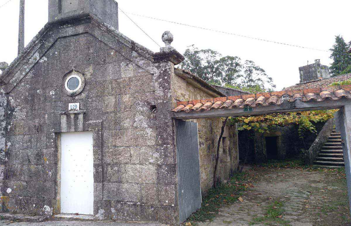 Imaxe da capela de San José e a casa rectoral